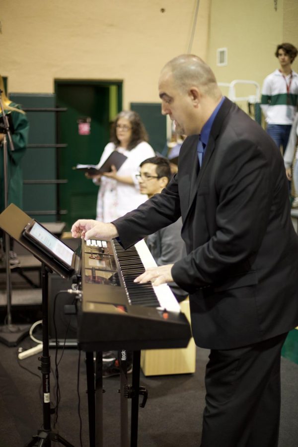 ILSs new music director Josue Cabrera lead the choir at Mass.