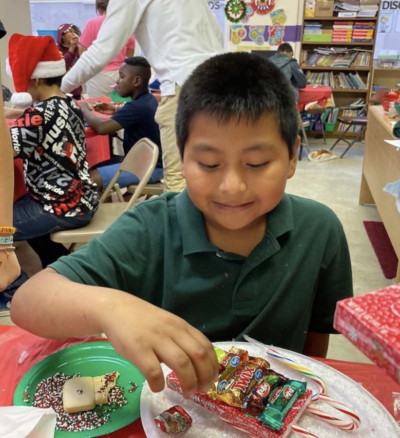 SALTT students traveled to Lake Worth to throw a Christmas party for the migrant children.