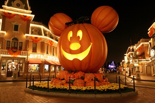 Amusement Parks Cancel, Alter Halloween Traditions