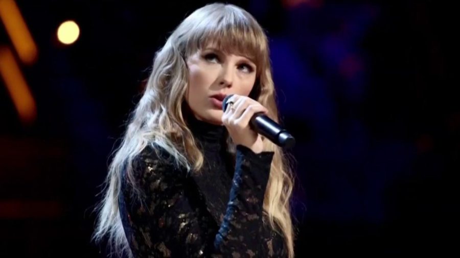 Taylor Swift performing. Credit: https://www.nbcnews.com/pop-culture/pop-culture-news/taylor-swift-get-honorary-degree-nyu-speak-graduation-rcna21868