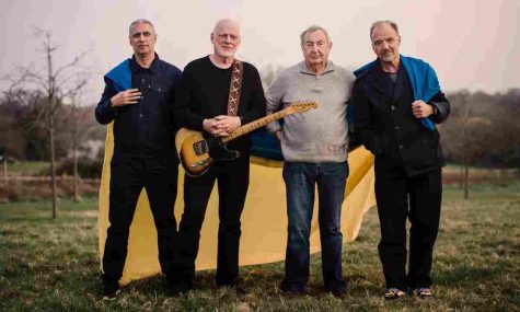 Rising Up
Pink Floyds David Gilmour, Nick Mason, Guy Pratt, and Nitin Sawhney posed in front of a Ukrainian flag.