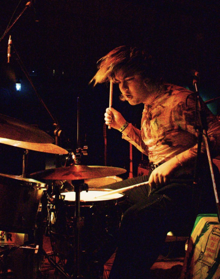 Palomino Blonds drummer in action.
