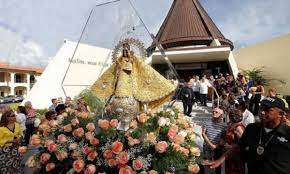 Cubans gathered at La Ermita surrounding a statue of Our Lady of Charity 
