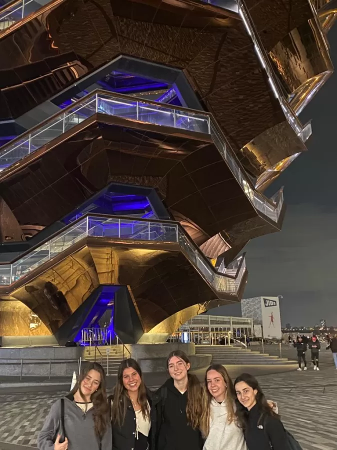 Juniors Luci Salazar, Jasmine Rassi, Eva de la Torre, Hannah Brewster, and Penelope Martinez spent four days in New York City during the St. Patricks Day holiday.