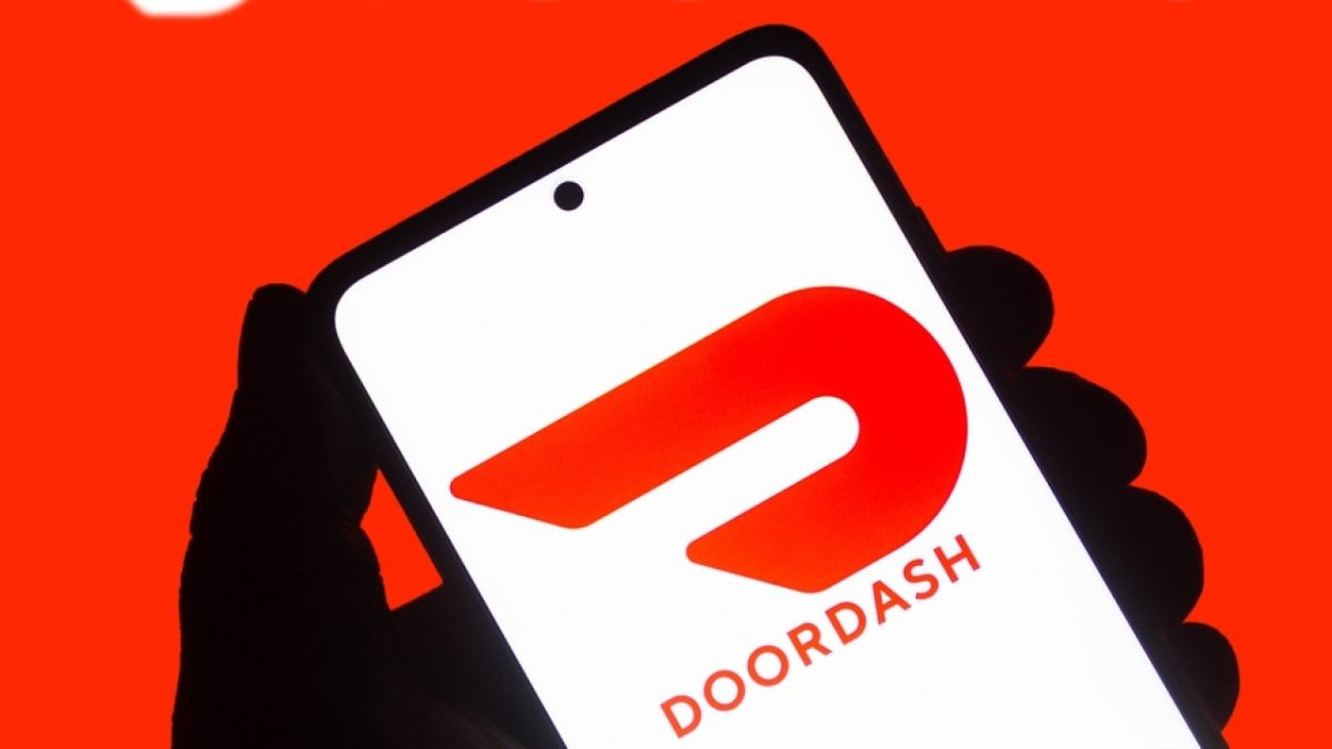 This illustration features the Door Dash logo. A popular food delivery service, Door Dash has opted to penalize customers who refuse to tip delivery personnel. 