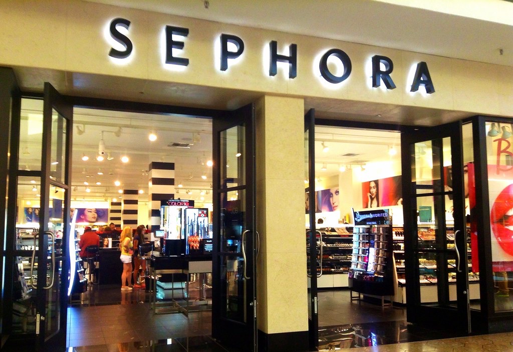 Sephoras+recent+big+sale+witnessed+many+faithful+customers+perusing+the+highly+discounted+offerings.+