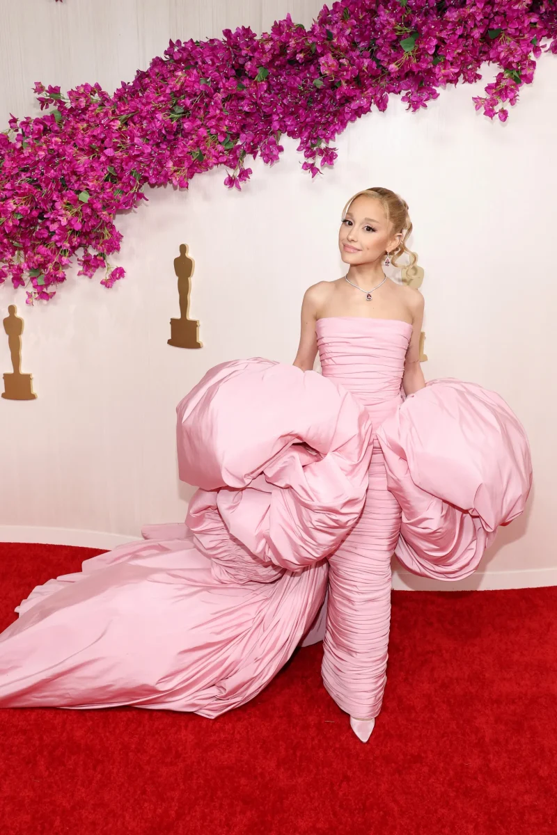 Ariana Grande in Giambattista Valli haute couture.