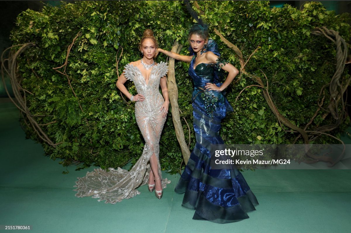 Jennifer López and Zendaya pose for photos after the Met Gala red carpet