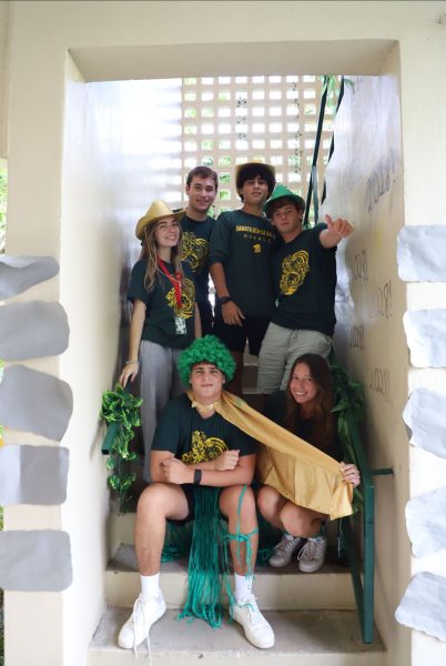 Seniors gather to show off their school spirit in the stairwell on Green and Gold Day.