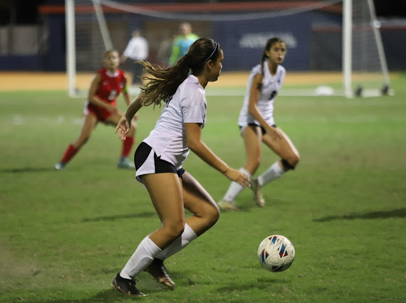 Defensive player passing the ball the Camila Andreu for another goal!