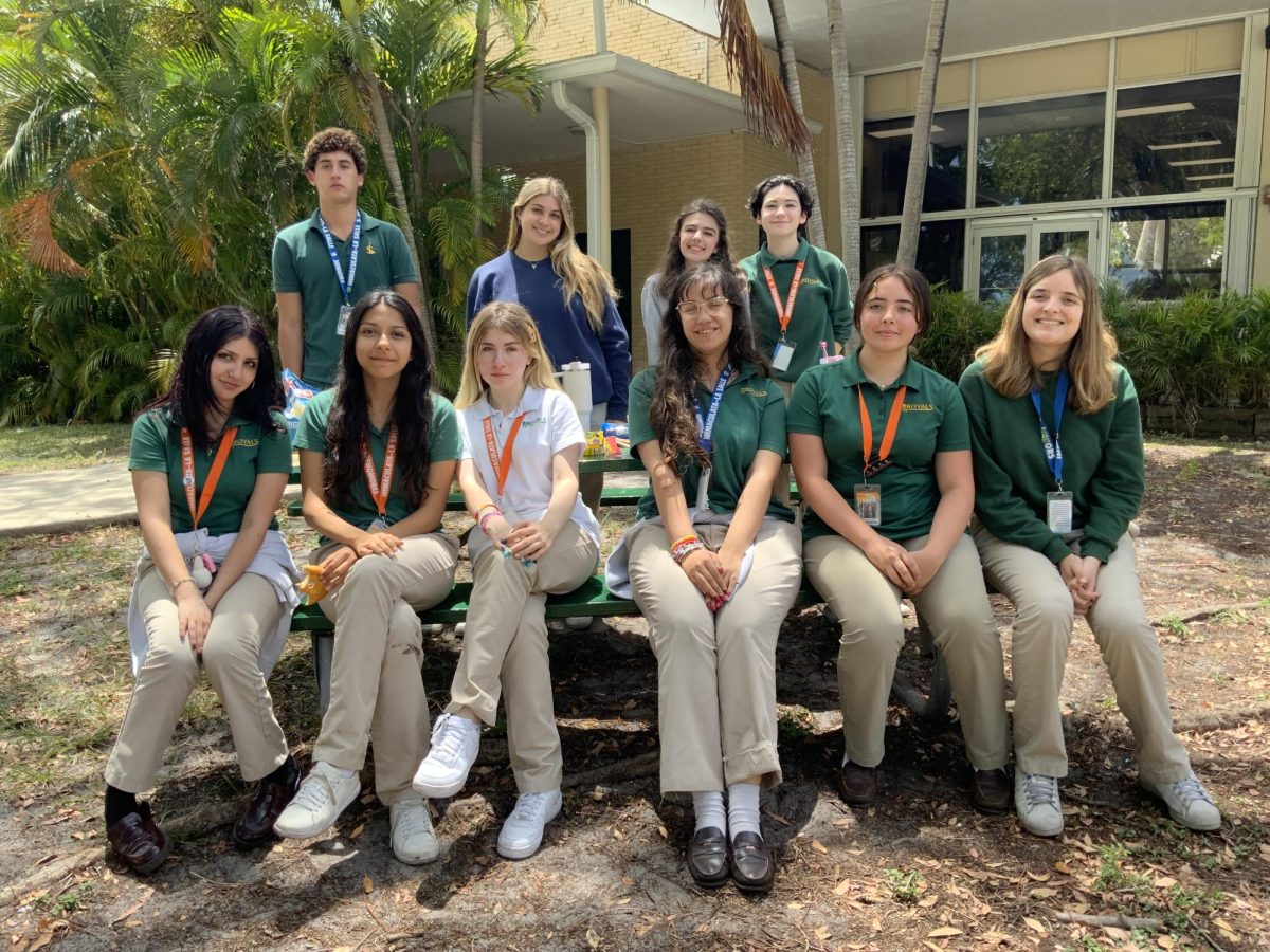 Back row: Santiago Gadala Maria, Madison Press, Mariana Ferguson Front row: Isabella Baena, Adriana Velasco, Stephanie DeLonga, Veronica Mederos, Alessia Cabadie, Gabriella Garmendia

Members of the ILS literary magazine, iNklings, celebrate their End-Of-the-Year Party. Not pictured: Marcos Ortega Morales and Oriana Lander