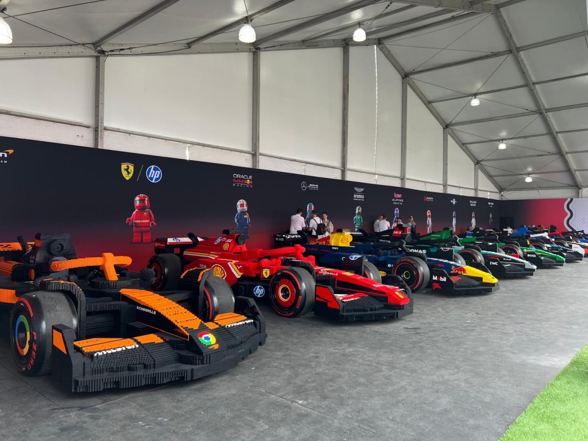 The One To One Lego Scale Of The McLaren, Scuderia Ferrari HP, Oracle Red Bull Racing, Aston Martin Aramco, Visa Cashapp Racing Bulls, Moneygramm Haas, Williams Racing, and Kick Sauner