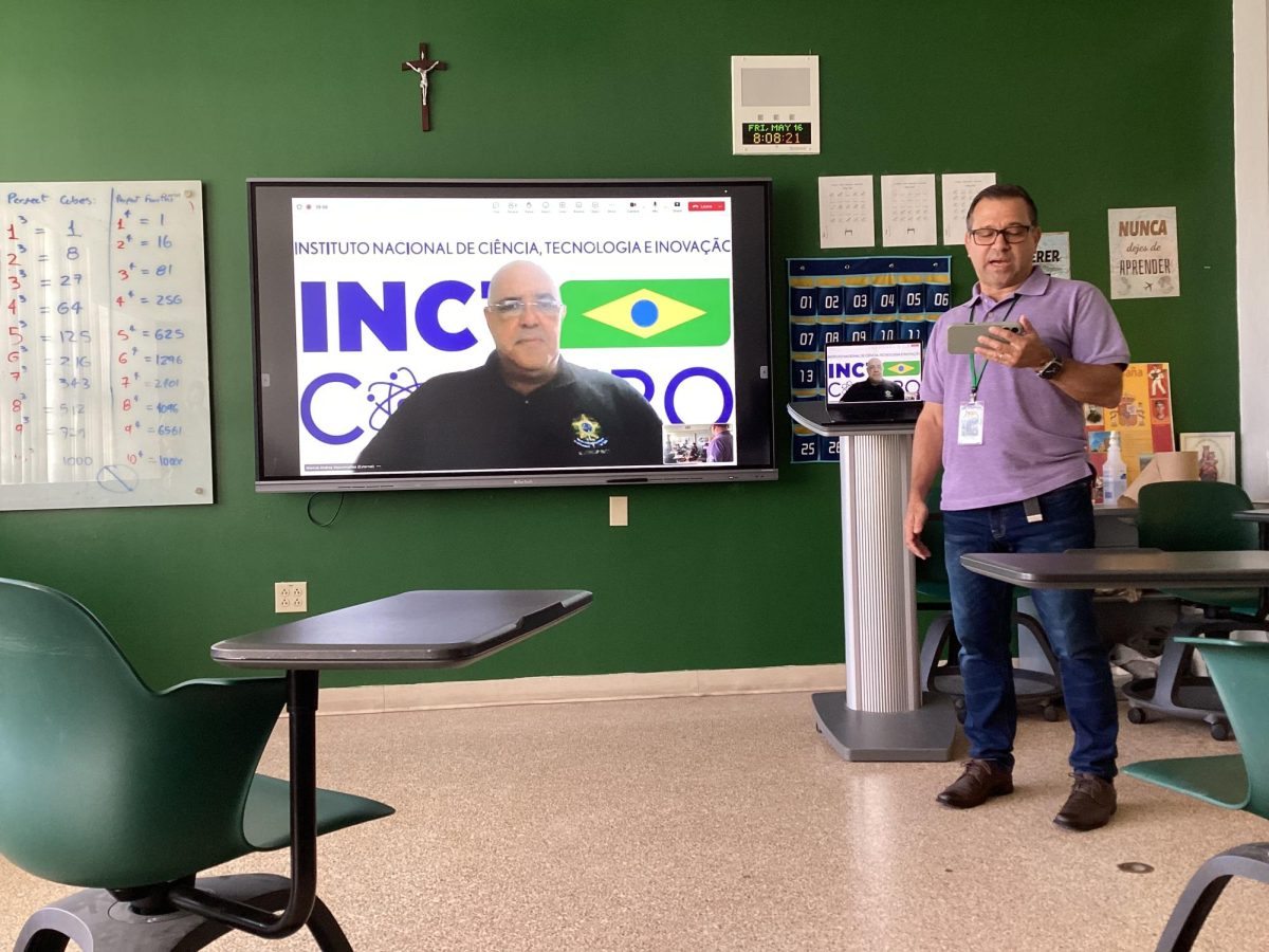 Mr. Jesus Uriarte introduces his virtual guest speaker, Mr. Marcus Andrey Vasconcellos, to the Portuguese class.