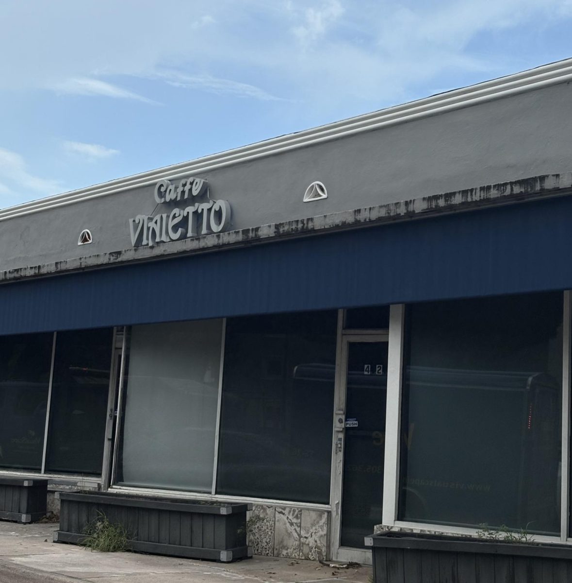 Coral Gables restaurant, Caffe Vialetto closed it doors after 26 years in business. It wasn’t just another restaurant. Many locals viewed it as an institution. 