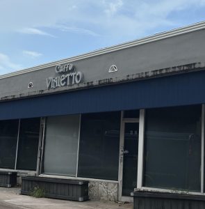 Coral Gables restaurant, Caffe Vialetto closed it doors after 26 years in business. It wasn’t just another restaurant. Many locals viewed it as an institution. 