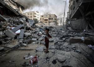 A little boy amid the chaos going on in Gaza roams the wart-torn streets shortly before the ceasefire was announced.
