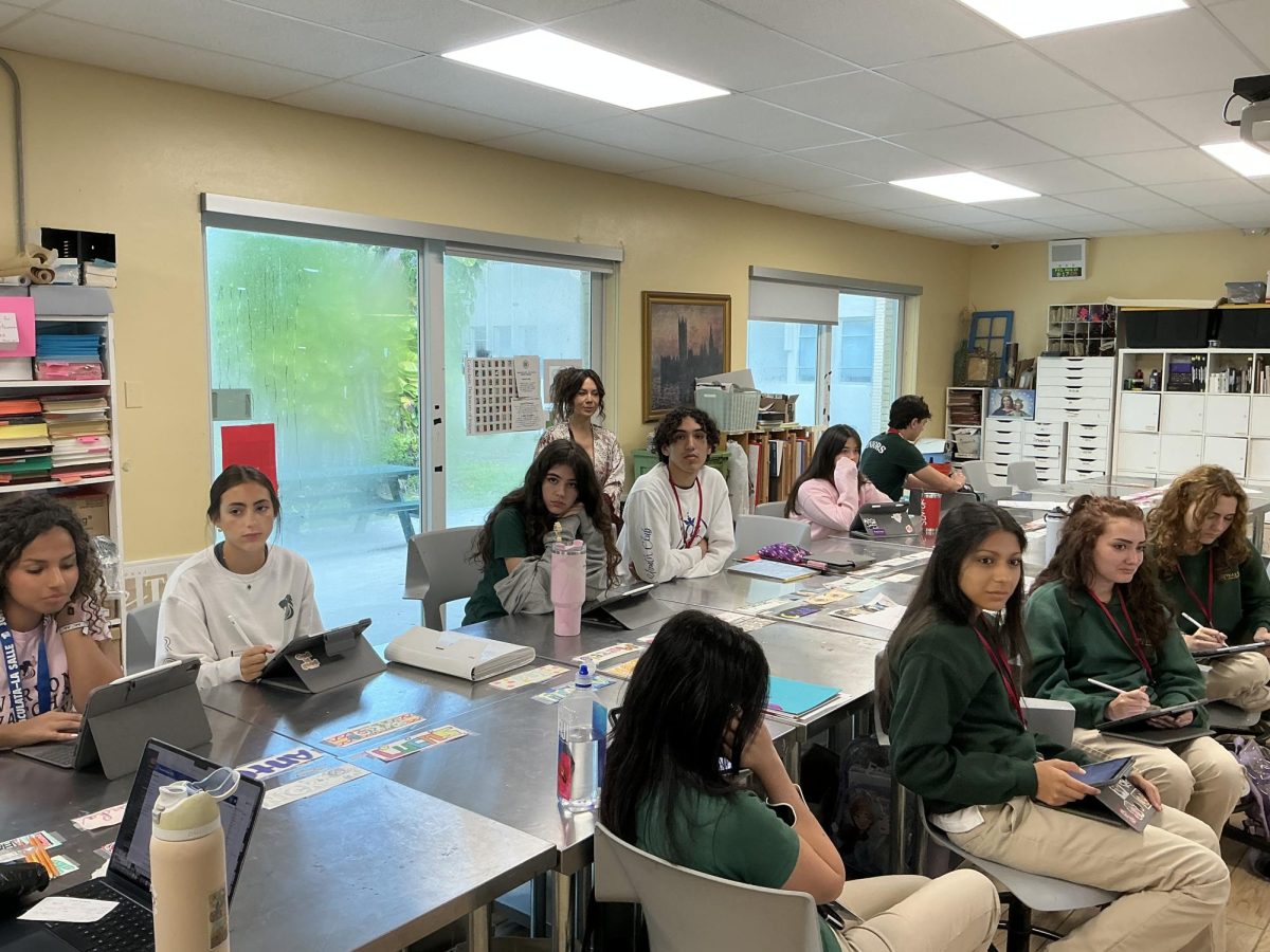 Freshmen: Adam Michael, Victoria Olaniel, Joceline Francois, Noah Obando, Lua Travelstead , Emma Junco focus on their computer screens as they participate in gravity design class.