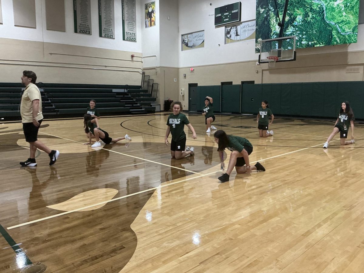 ILS Freshmen Sophia Franca Aryes, Leonor Matos, Olivia Suarez, Catalina Diluciano, Katerina Papadopoulos, Cora Ledon, and Leah Guerra follow instructions given by Coach Vuono during their fitness class in the gym.