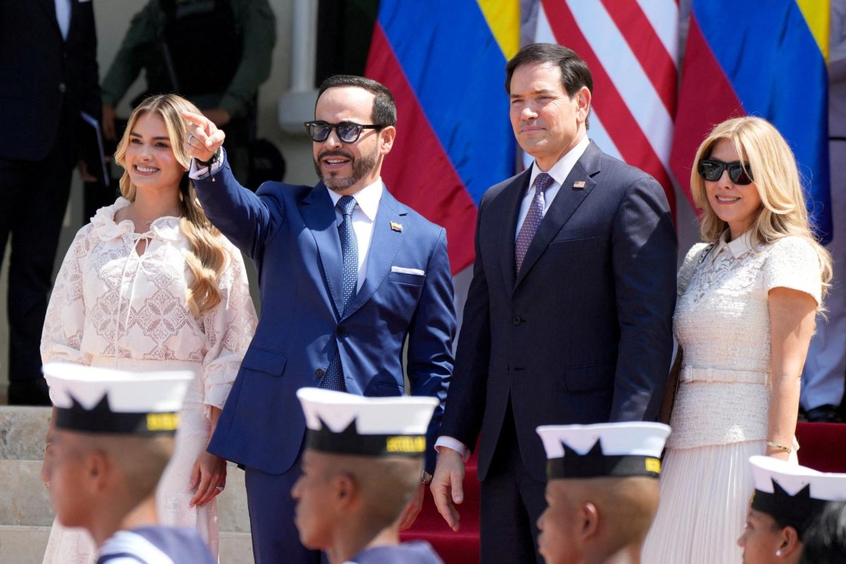 Colombian President Abelardo De La Espriella points as he welcomes U.S. Secretary of State Marco Rubio and Rubio’s wife Jeanette Rubio as Colombian first lady Ana Lucía Pineda stands, at the Batallon Paraiso military complex in Barranquilla, Colombia, September 8, 2026. Fernando Vergara/Pool via REUTERS