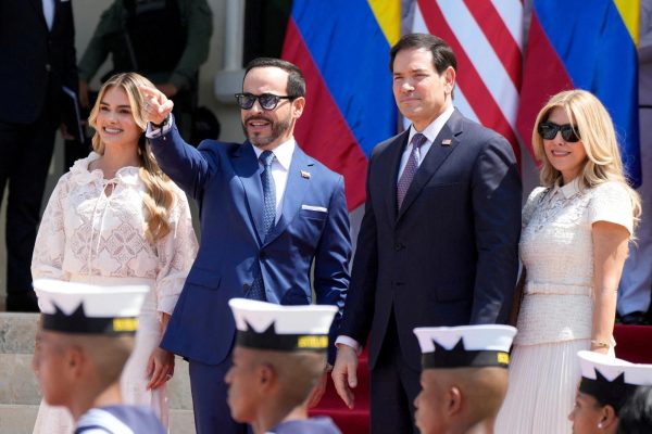 Colombian President Abelardo De La Espriella points as he welcomes U.S. Secretary of State Marco Rubio and Rubio’s wife Jeanette Rubio as Colombian first lady Ana Lucía Pineda stands, at the Batallon Paraiso military complex in Barranquilla, Colombia, September 8, 2026. Fernando Vergara/Pool via REUTERS