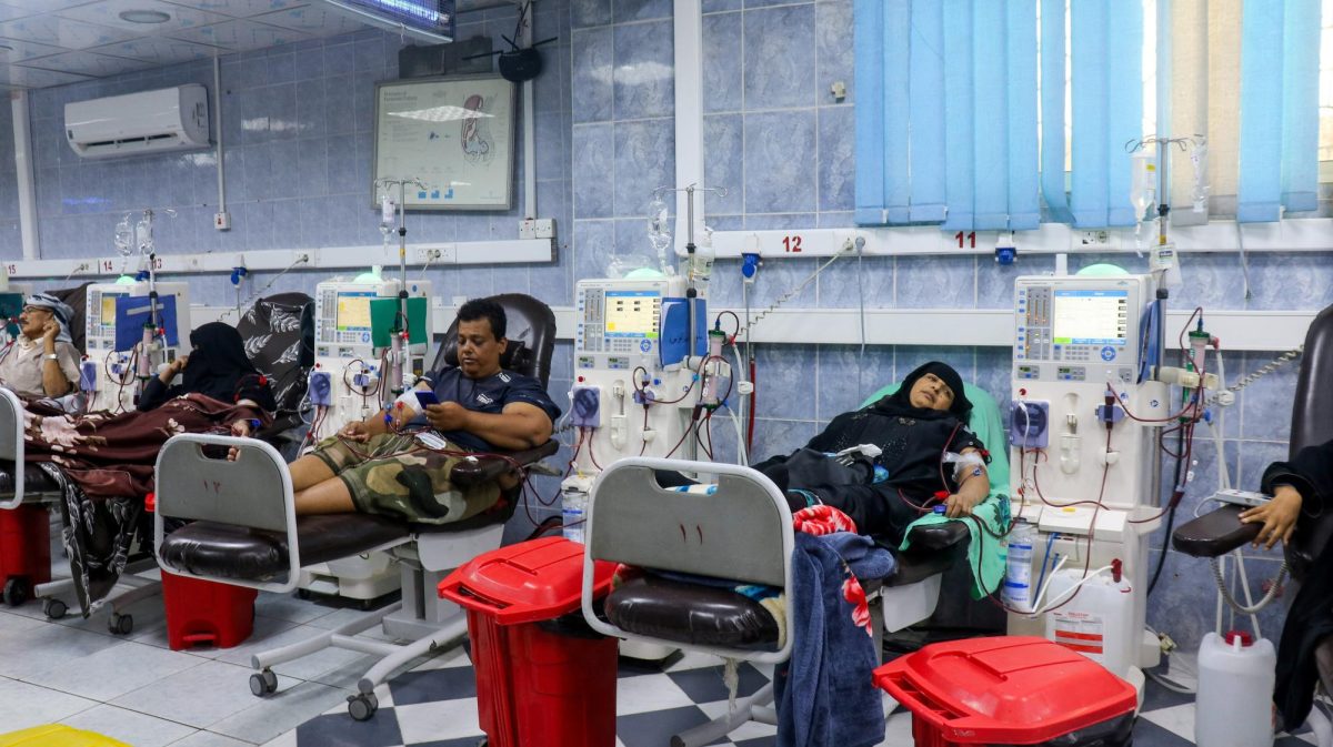 Kidney patients receive dialysis treatment at al-Thawra hospital in Taiz, Yemen October 12, 2026. REUTERS/Ebrahim al-Suhaibi